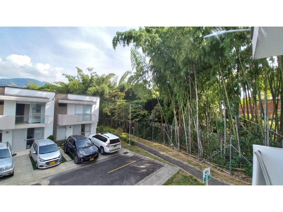 SE VENDE CASA EN CONJUNTO CERRADO EN ALAMOS