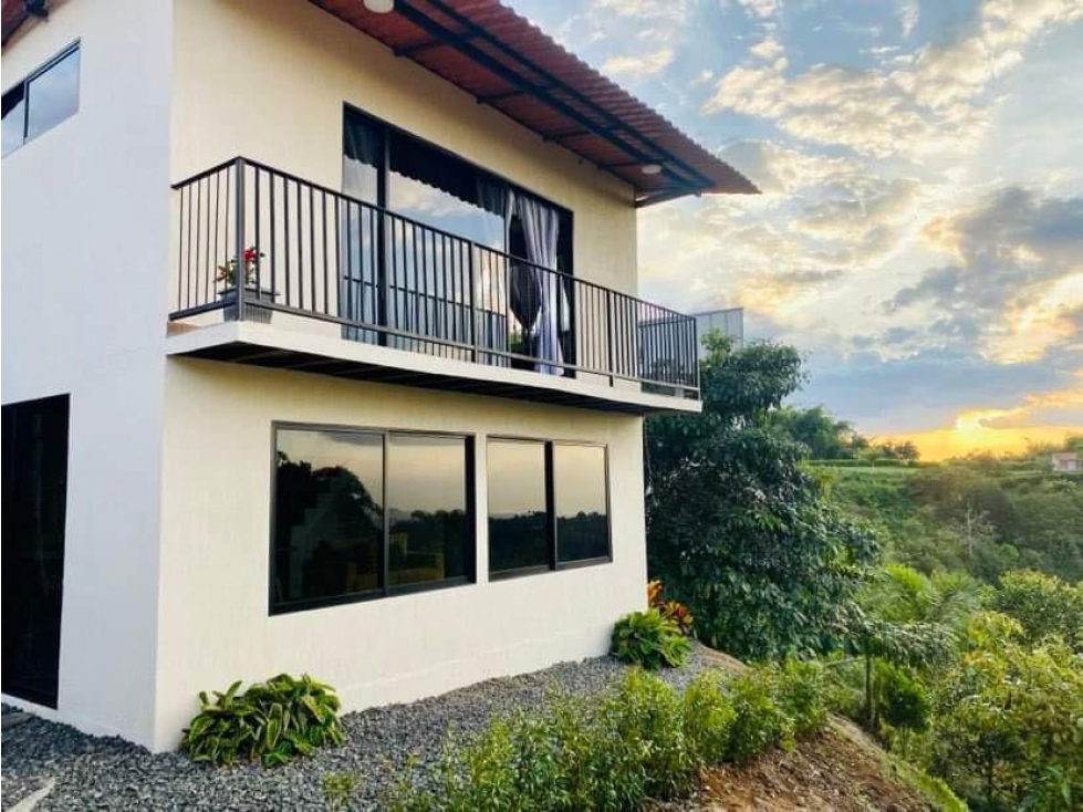 Se Vende hermosa Finca tipo chalet Via Armenia