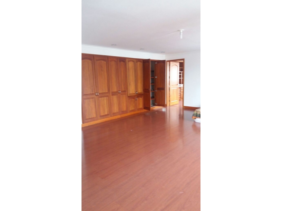Se vende hermoso apartamento en pinares AREA 190 PISO 2
