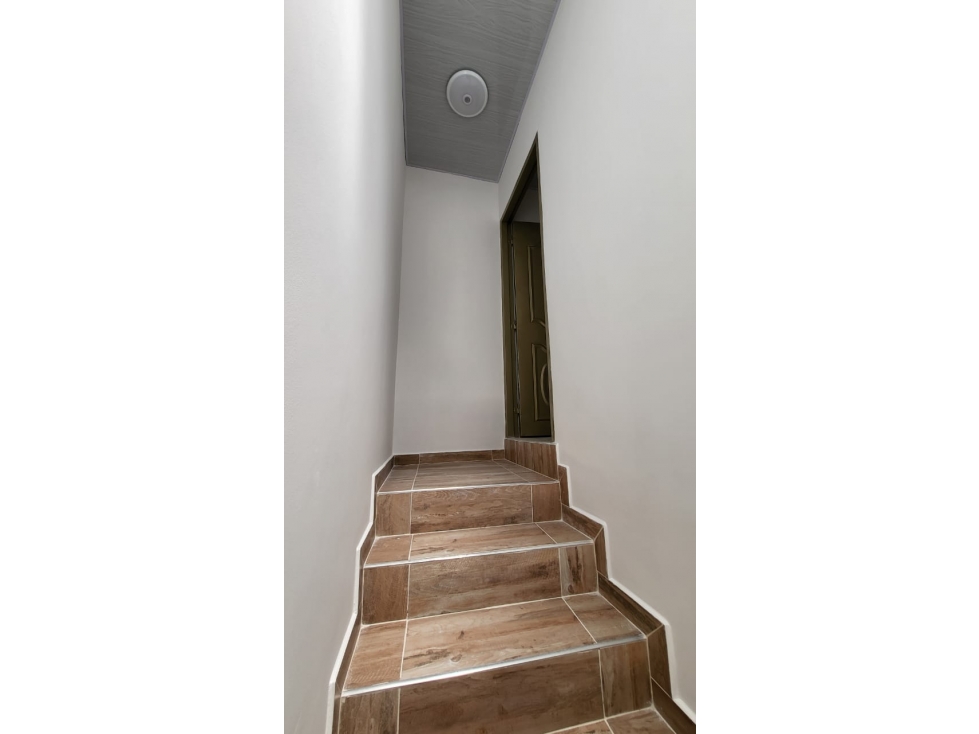 SE VENDE HERMOSA CASA DE 3 PISOS INDEPENDIENTES EN LA PRADERA — foto 6