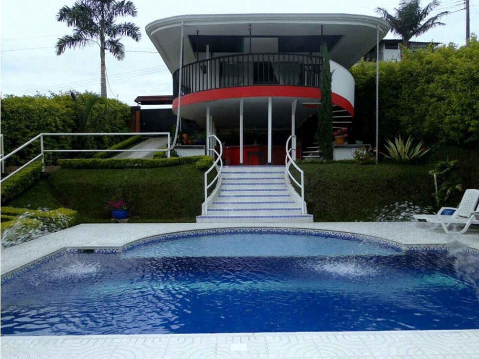 SE VENDE FINCA EN SANTA ROSA CON DOS CASA SOBRE VIA PRINCIPAL — foto 6