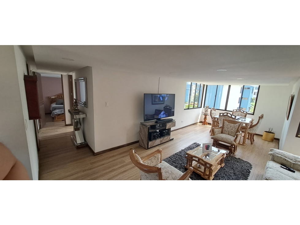 Se vende apartamento remodelado en el barrio La Elvira (SIN ASCENSOR) — foto 2
