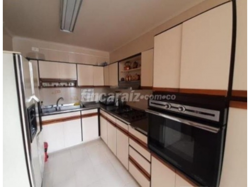 SE VENDE APARTAMENTO EN PINARES