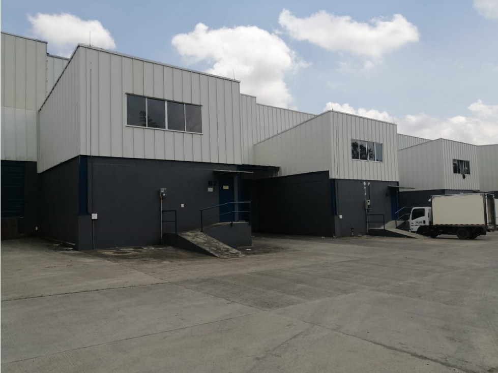 Se vende Bodega dentro de condominio Industrial. Vía Condina - 2