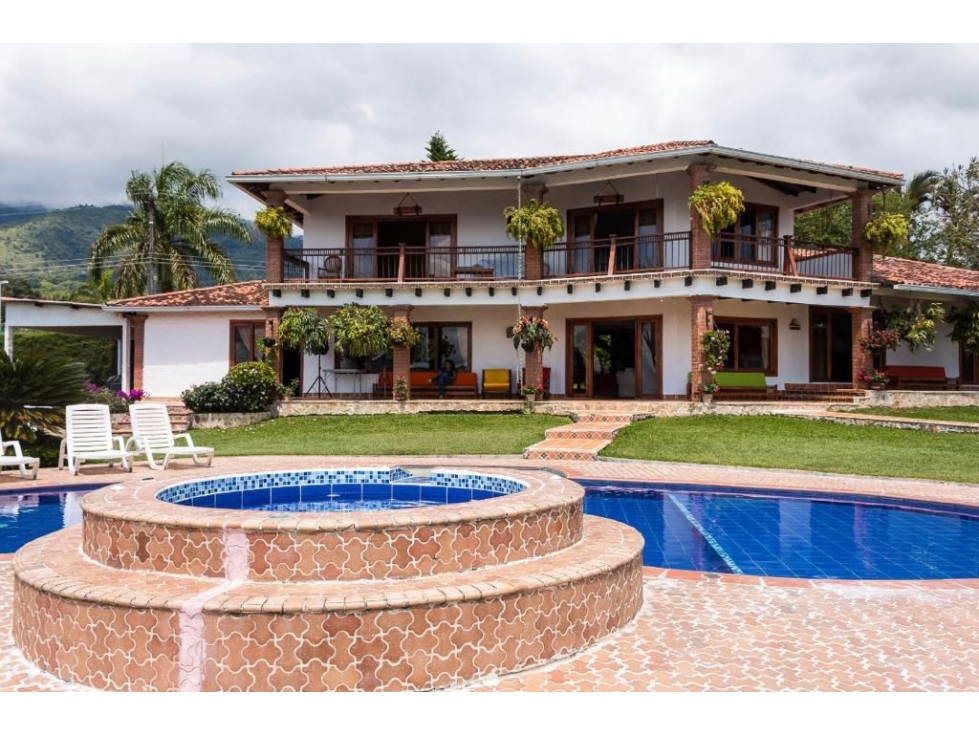 ¡Descubre la vida de tus sueños en esta espectacular finca! - 1