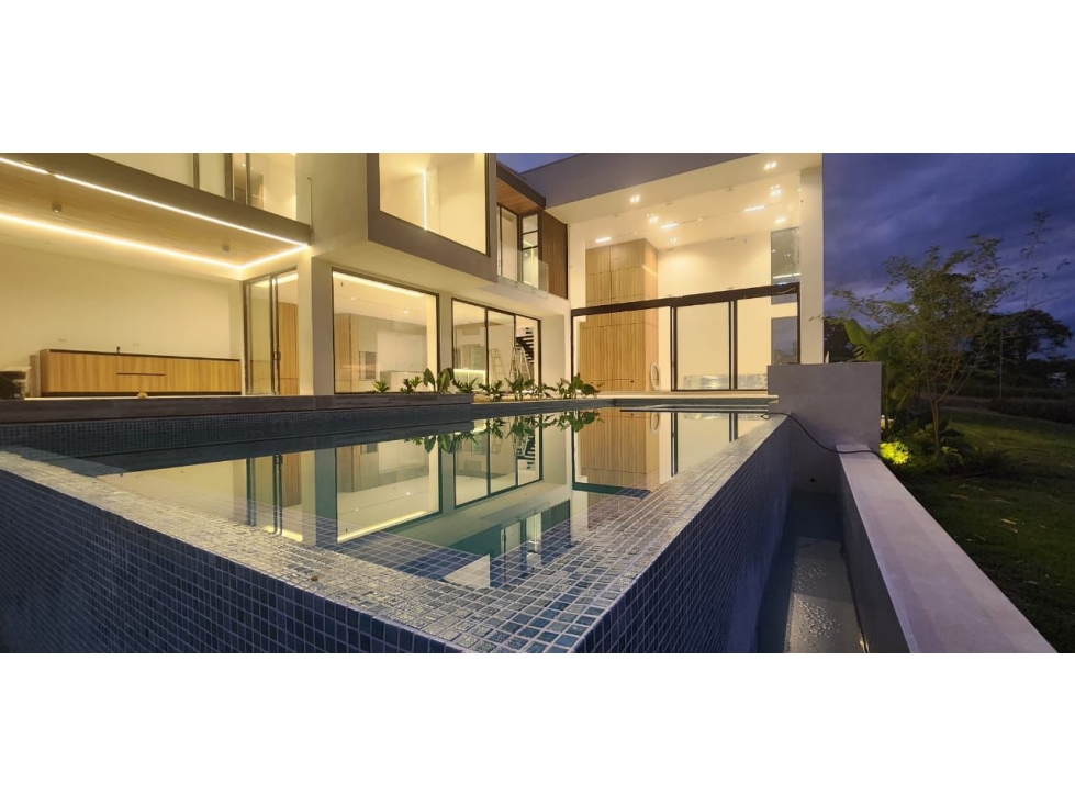 SE VENDE ESPECTACULAR CASA EN CONJUNTO MALABAR AREA 1600M2