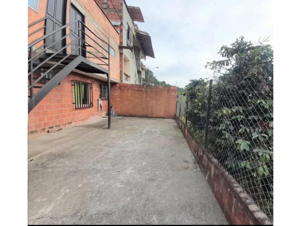 SE VENDE CASA CON VIVIENDAS INDEPENDIENTES 4 RENTAS — foto 4