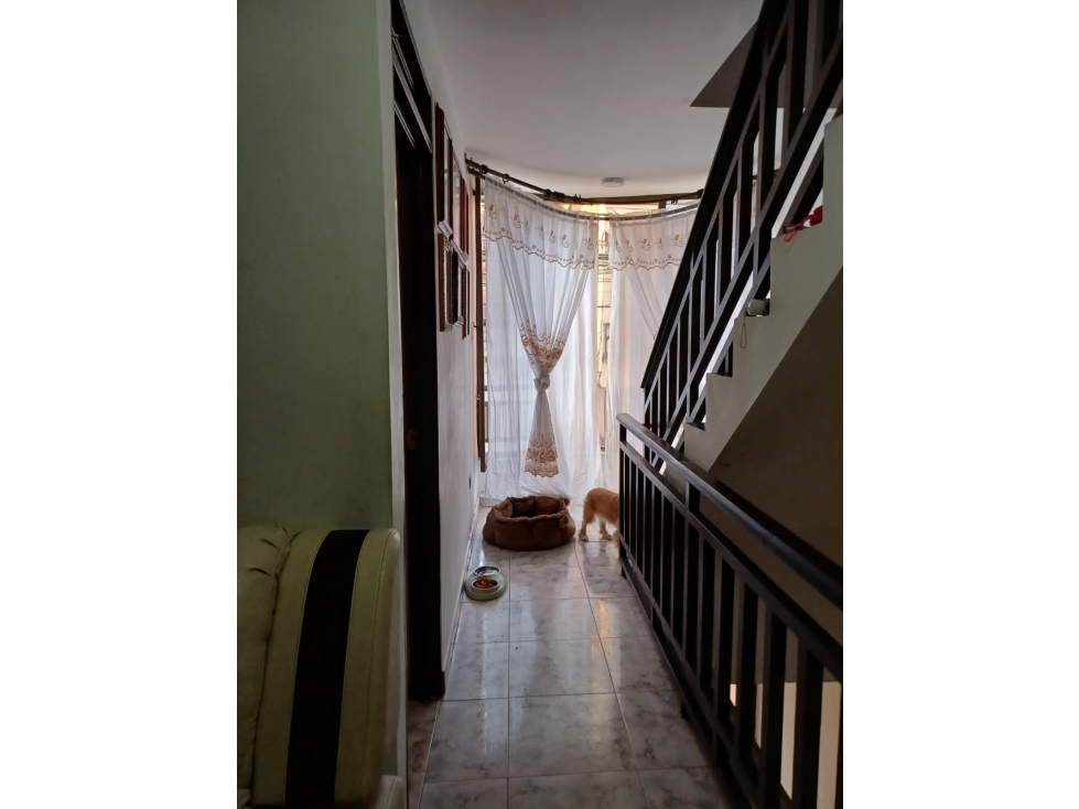 GRAN OPORTUNIDAD! SE VENDE CASA CON 2 UNIDADES DE RENTA — foto 2