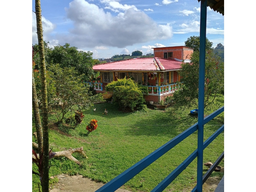 Se vende casa finca con cabaña y vista campestre en Arabia
