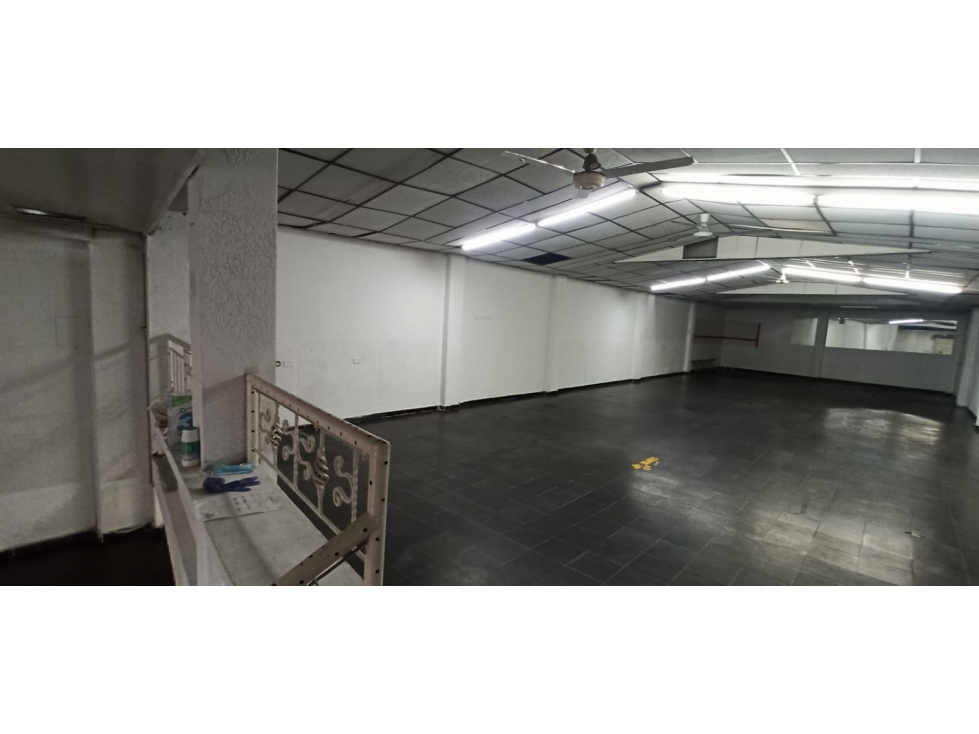 SE VENDEN 2 BODEGAS GRANDES SOBRE LA AVENIDA EL JAPON - 6