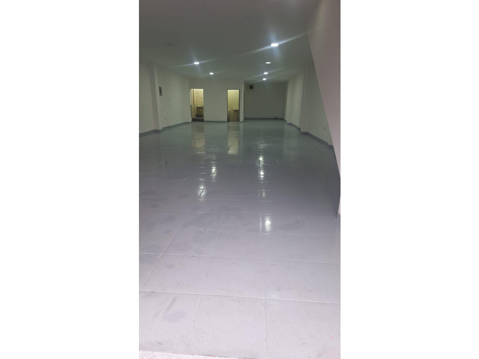 SE ALQUILA LOCAL COMERCIAL EN EL PARQUE DE CUBA AREA 140 m2
