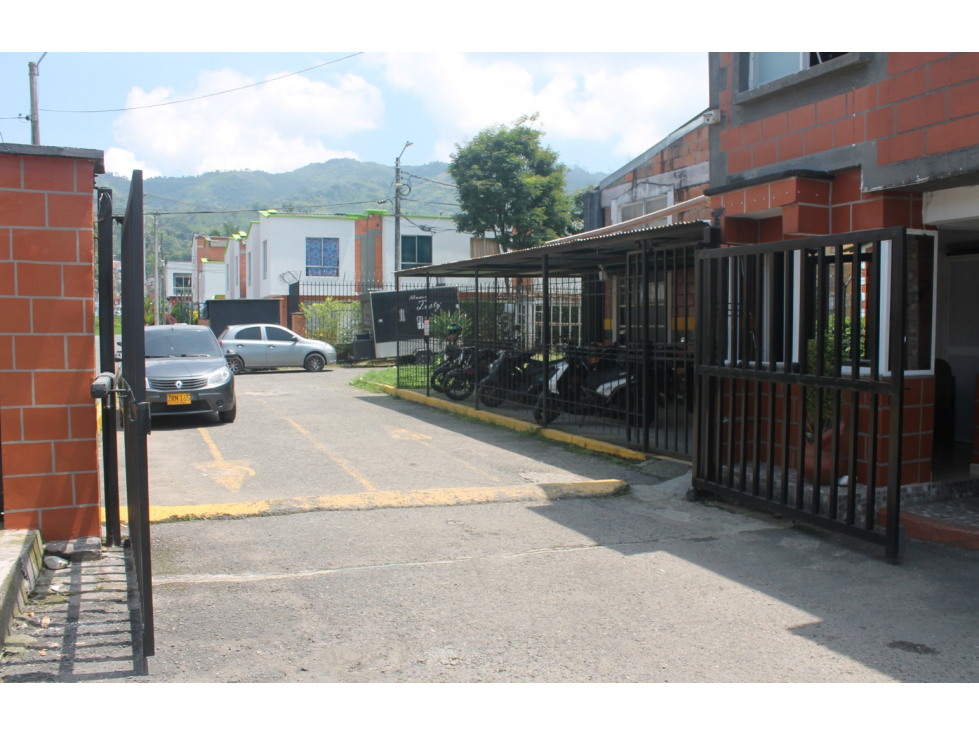 Edificio de tres pisos en venta en Aguazul Dosquebradas - 5