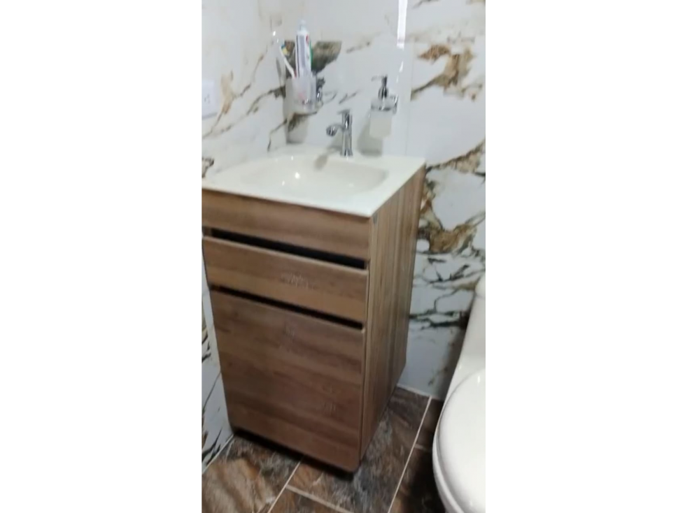 VENDO HERMOSA CASA DE CUATRO NIVELES EN EL PARQUE INDUSTRIAL — foto 4