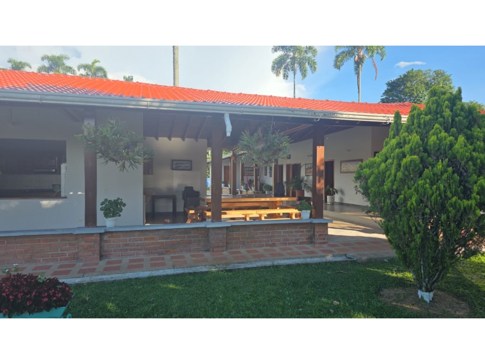 SE VENDE ESPECTACULAR CASA CAMPESTRE MORELIA