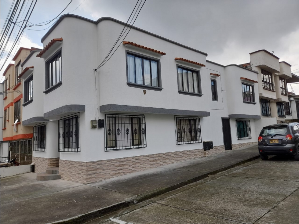 SE VENDE LINDA CASA EN STA ROSA CON VIVIENDAS INDEPENDIENTES