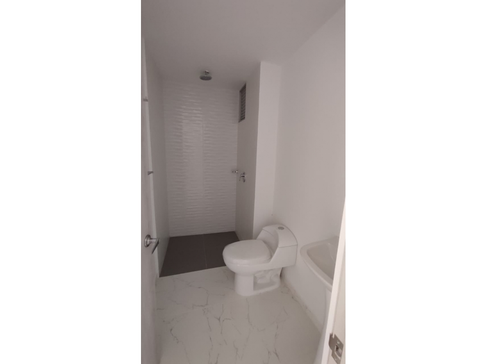 SE VENDE ESPECTACULAR APARTAMENTO EN LA 30 DE AGOSTO — foto 5
