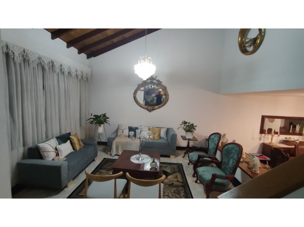 SE VENDE CASA GRANDE EN MARAYA CON LOCAL COMERCIAL — foto 3