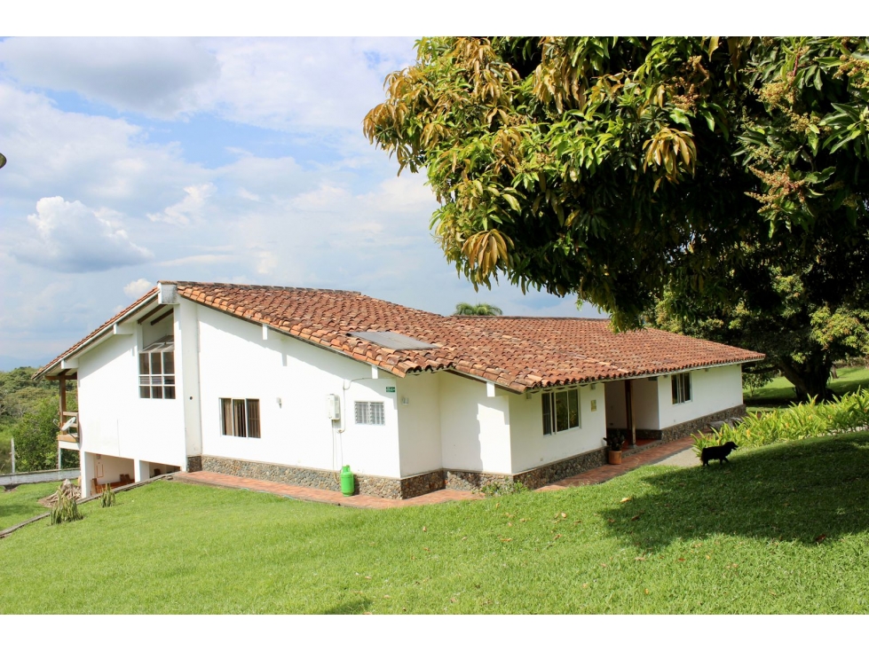 ¡SE ARRIENDA FINCA EN CERRITOS!