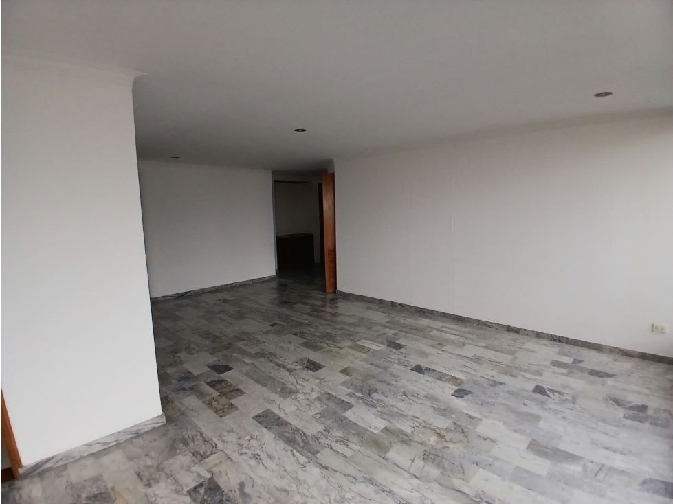 SE ARRIENDA APARTAMENTO GRANDE EN PINARES — foto 4