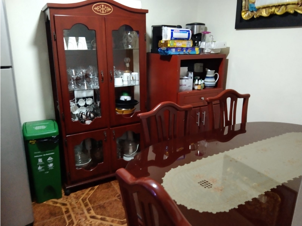 Se Vende Espectacular Casa de 3 Pisos en Cuba.