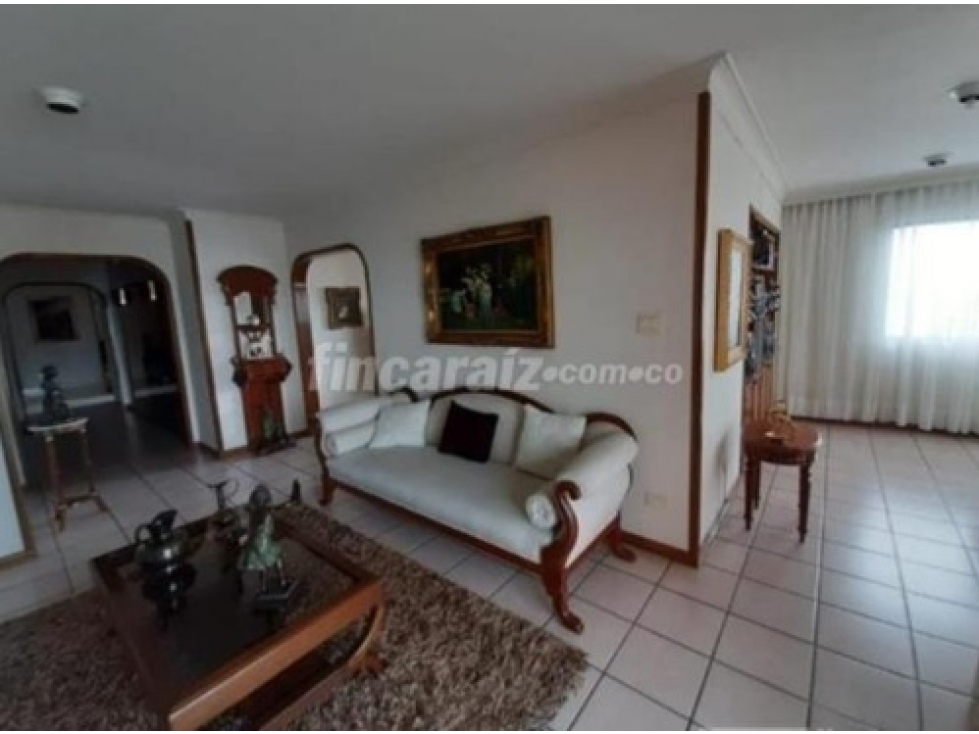 SE VENDE APARTAMENTO EN PINARES AREA 168M2 PISO 6