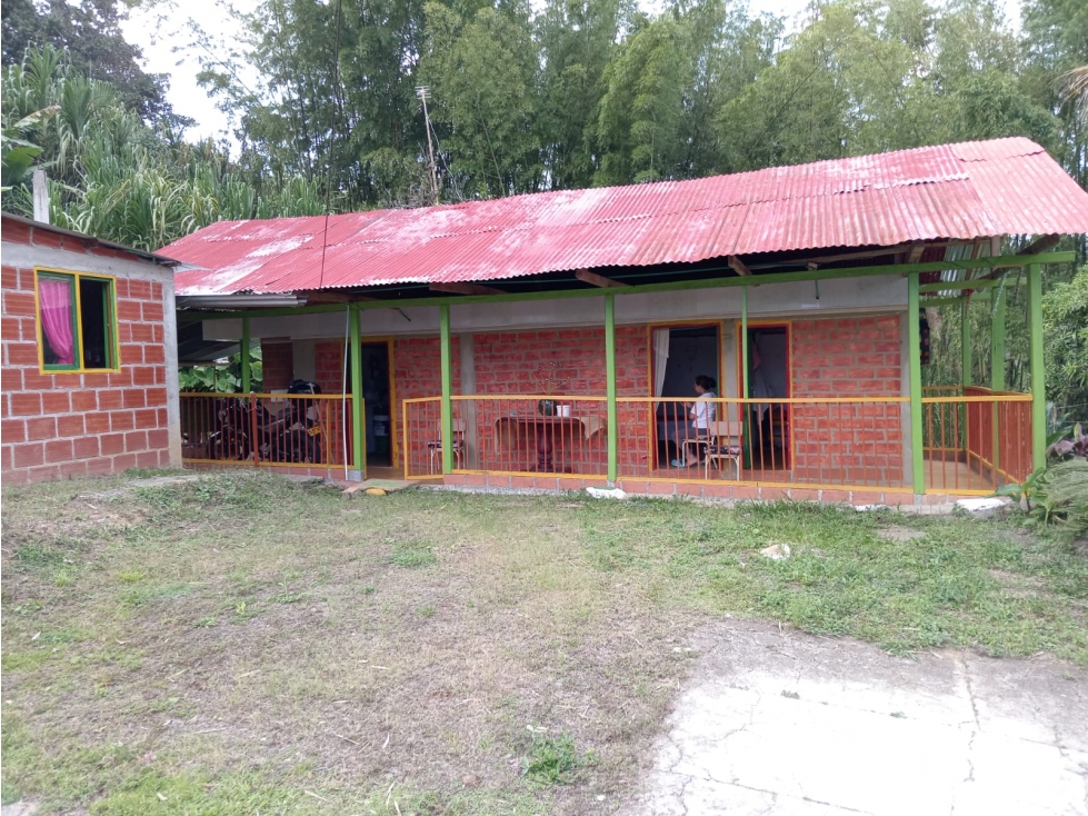 Venta de hermosa finca a 15 minutos de Guatica Y Belen - 2