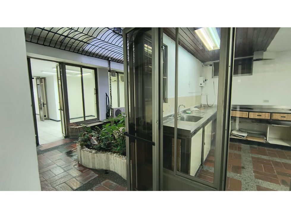 Se vende Apartamento con locales consultorios independientes en Centro — foto 5
