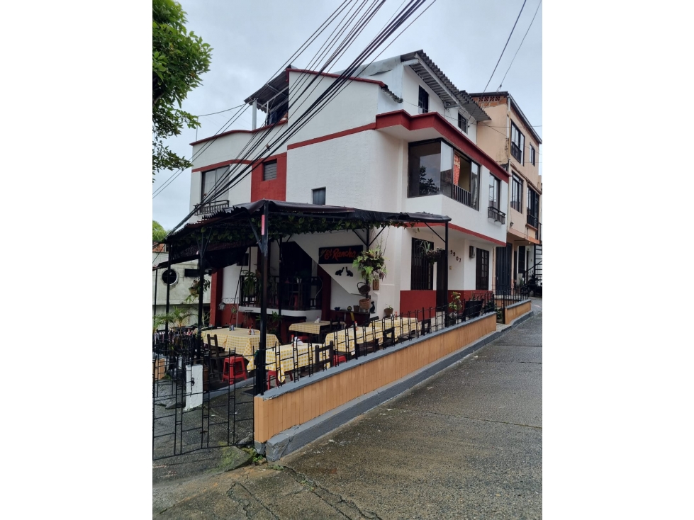SE VENDE CASA DUPLEX POR BELMONTE