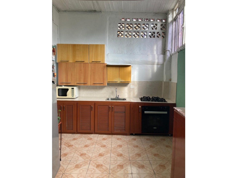 SE VENDE CASA BIFAMILIAR, CON 2 ENTRADAS INDEPENDIENTES EN EL CENTRO — foto 6