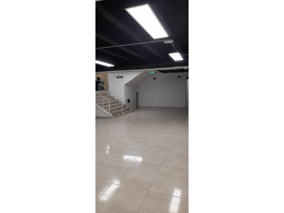 Se Vende Increible Local en la Plaza de Bolivar 384 m2 — foto 6