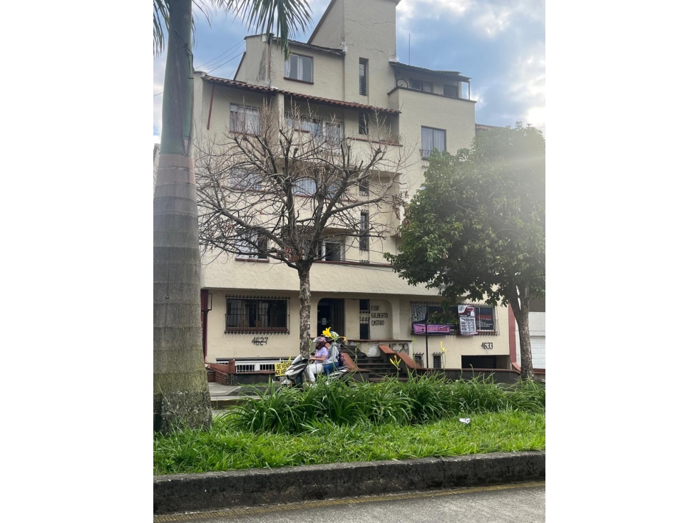 SE VENDE LOCAL EN LA AVENIDA 30 DE AGOSTO AREA 37,53 M2