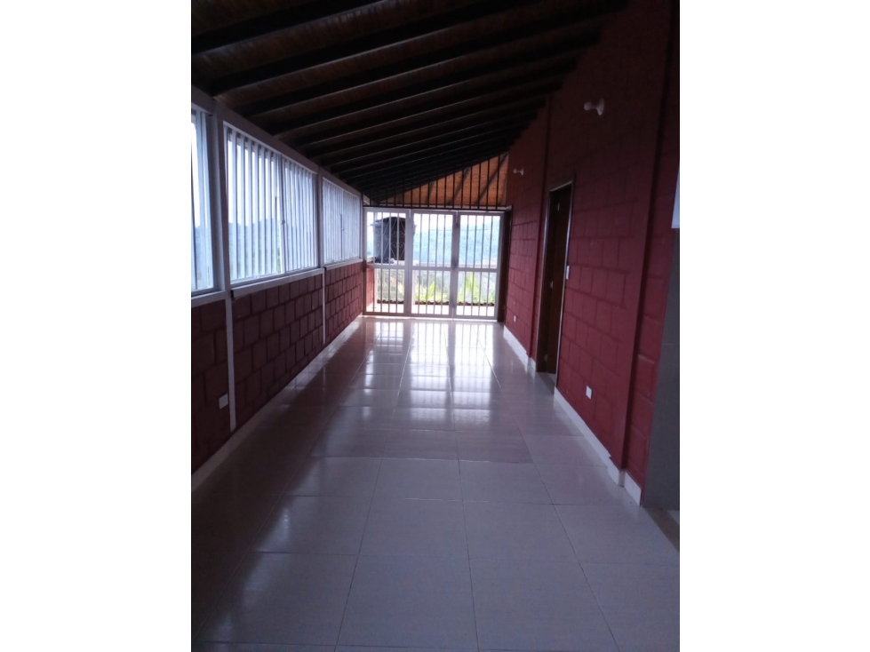 Se vende casa dúplex esquinera con local en Santuario - 6