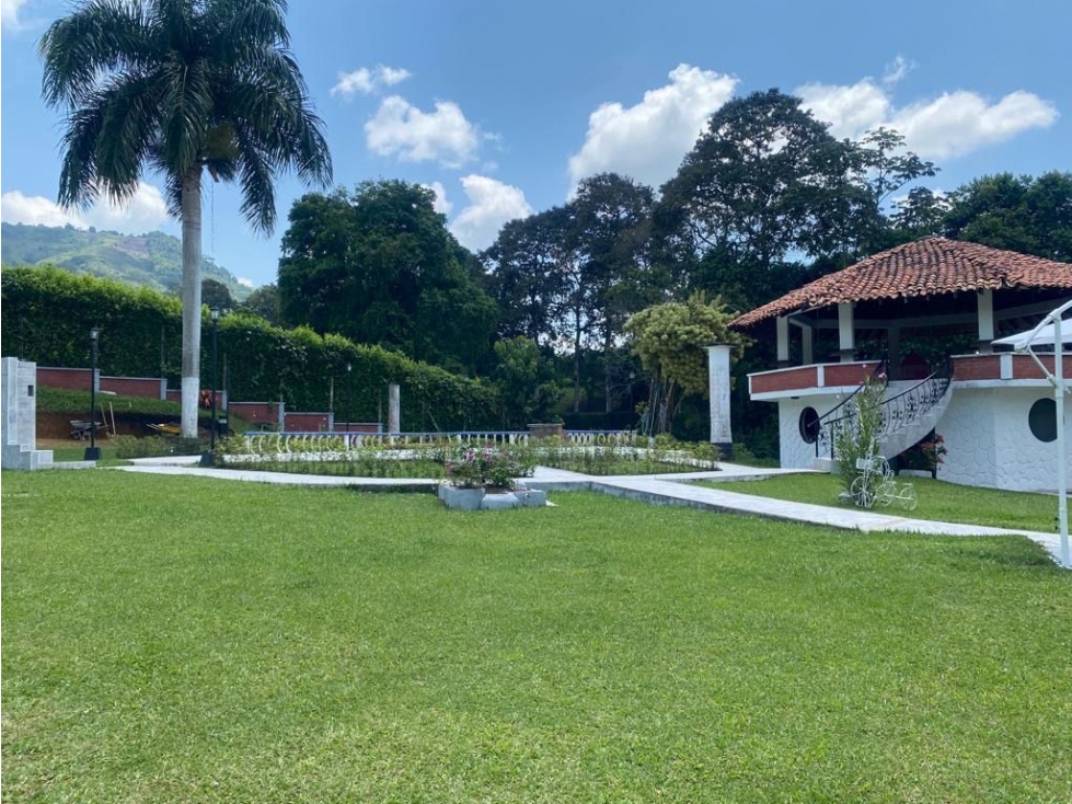 Se vende finca en Combia con piscina y múltiples construcciones — foto 4