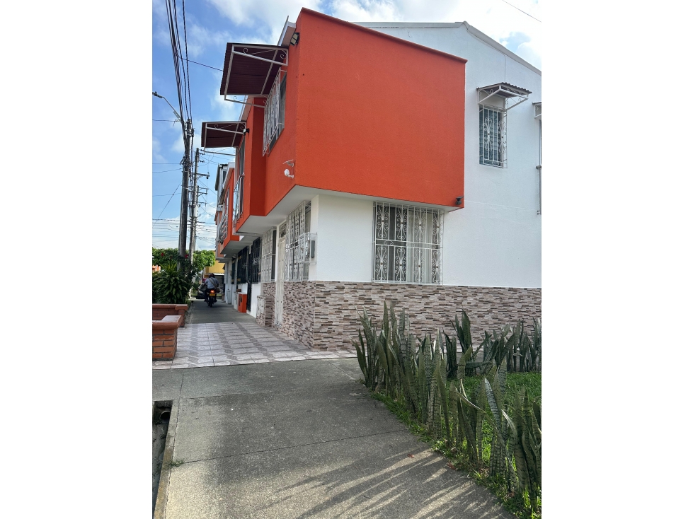 SE VENDE O PERMUTA CASA ESQUINERA EN ALTAVISTA REMODELADA VECHICULAR — foto 6