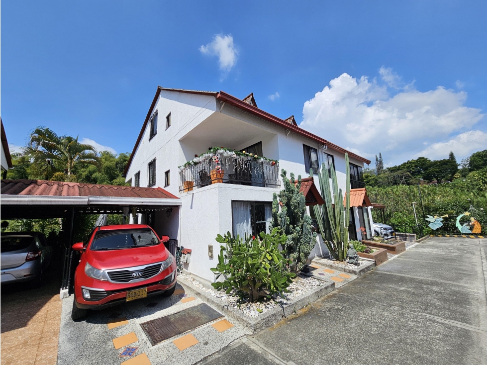 SE VENDE CASA CON HERMOSA VISTA EN LA AVENIDA SUR
