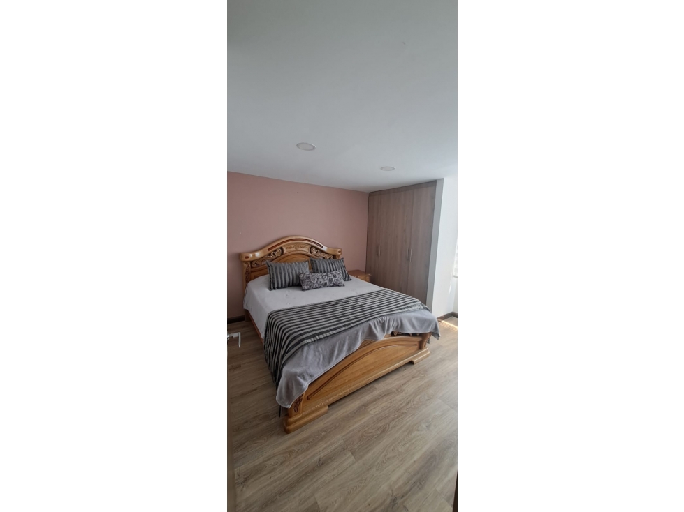 Se vende apartamento remodelado en el barrio La Elvira (SIN ASCENSOR) — foto 4