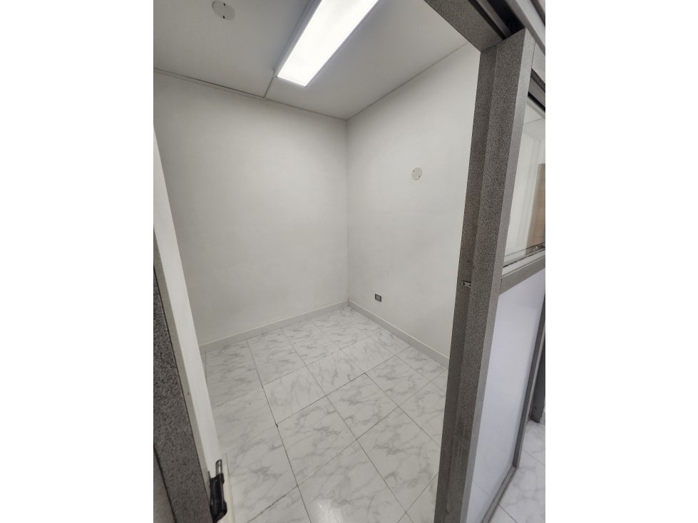 SE VENDE LOCAL CON EXCELENTE UBICACIÓN EN EL CENTRO — foto 5
