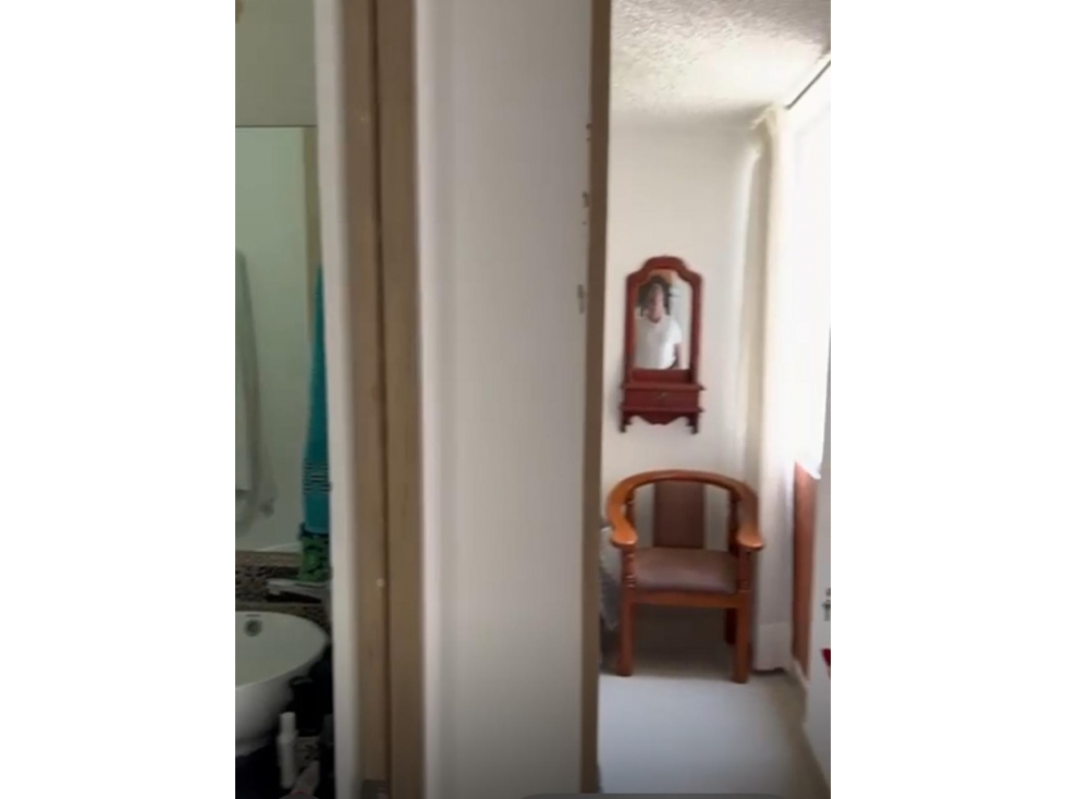 SE VENDE APARTAMENTO EN CONJUNTO CERRADO EN EL POBLADO 1 — foto 2