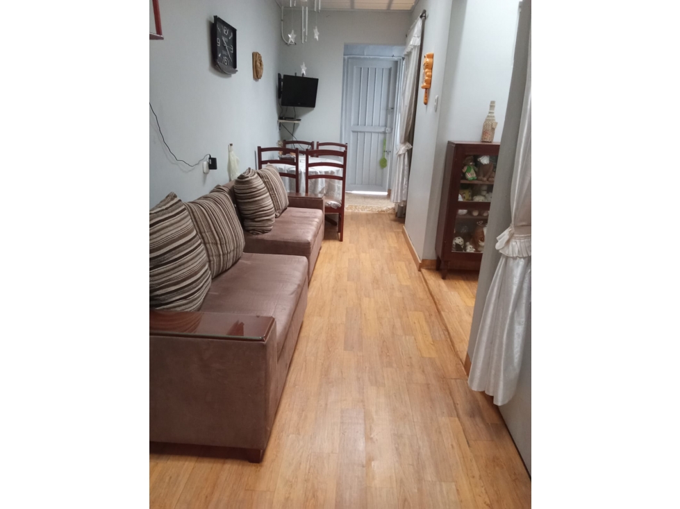 SE VENDE CASA BIFAMILIAR ENTRADAS INDEPENDIENTES