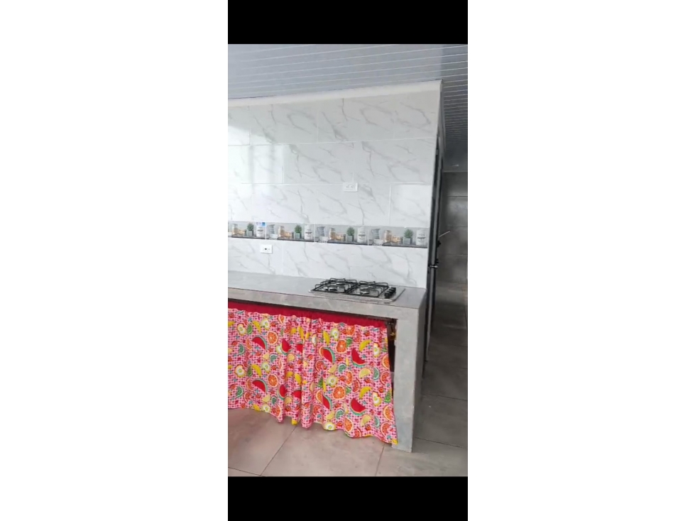 Venta de hermoso apartamento en un cuarto piso con excelente vista — foto 2