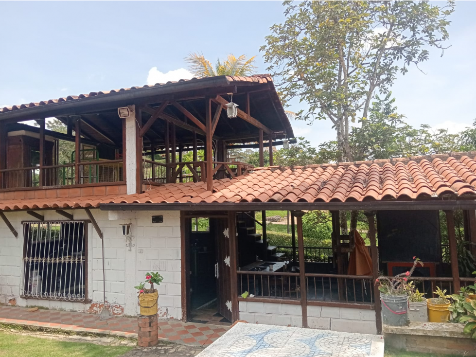 Se vende cabaña ubicada estratégicamente entre Belalcázar y Viterbo - 4