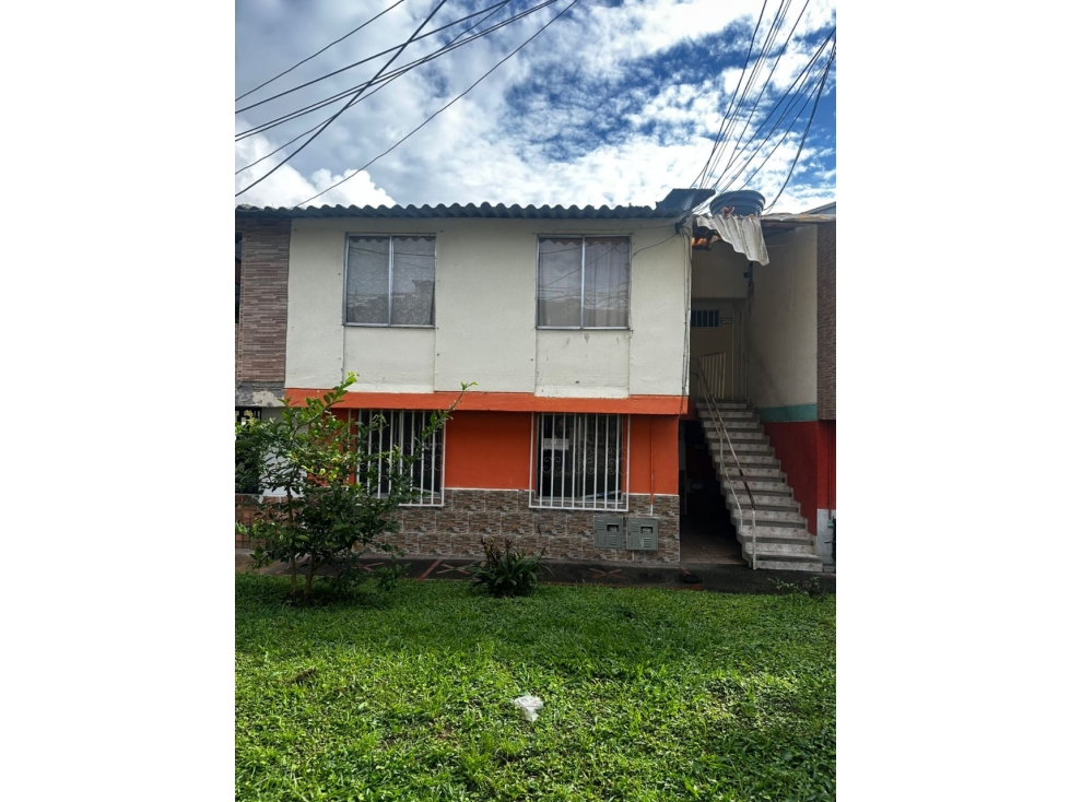 SE VENDE O SE PERMUTA CASA EN DOSQUEBRADAS
