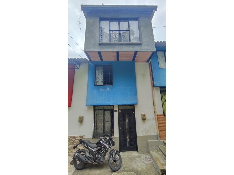 SE VENDE CASA DE 3 PISOS EN DOSQUEBRADAS