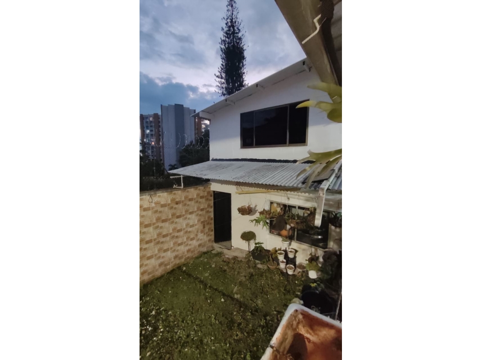 SE VENDE CASA GRANDE EN MARAYA CON LOCAL COMERCIAL — foto 5