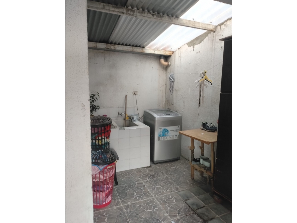 SE VENDE CASA CON TERRAZA CERCA AL HOSPITAL EN EL SUR DE ARMENIA — foto 6