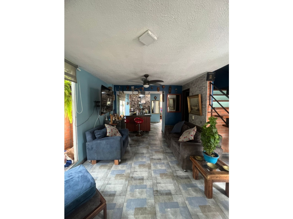 Se vende casa en Belmonte Pereira con terraza y parqueadero