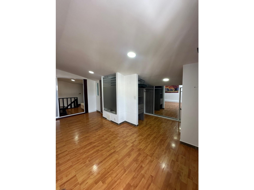SE VENDE PENTHOUSE DE DOS NIVELES EN CENTENARIO