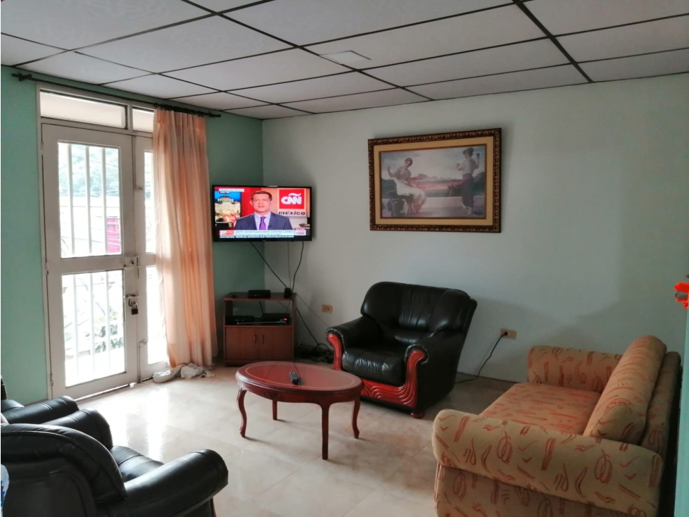 SE VENDE CASA DE 3 PISOS INDEPENDIENTES EN EL CENTRO