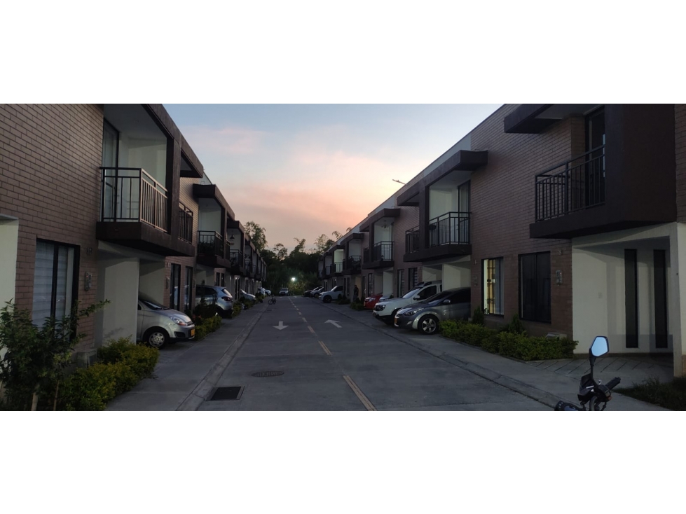 Venta de hermosa casa unidad residencial Tacuara Mall Dosquebradas