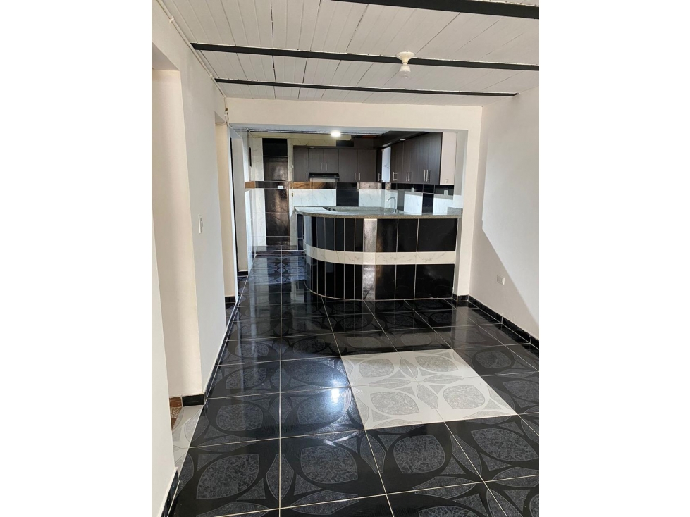Venta de hermosa casa de tres pisos en Santa Rosa de Cabal - 2